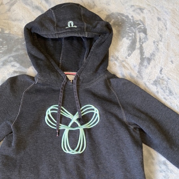 CROPPED JEAN JACKET & TNA HOODIE!! - Picture 3 of 7